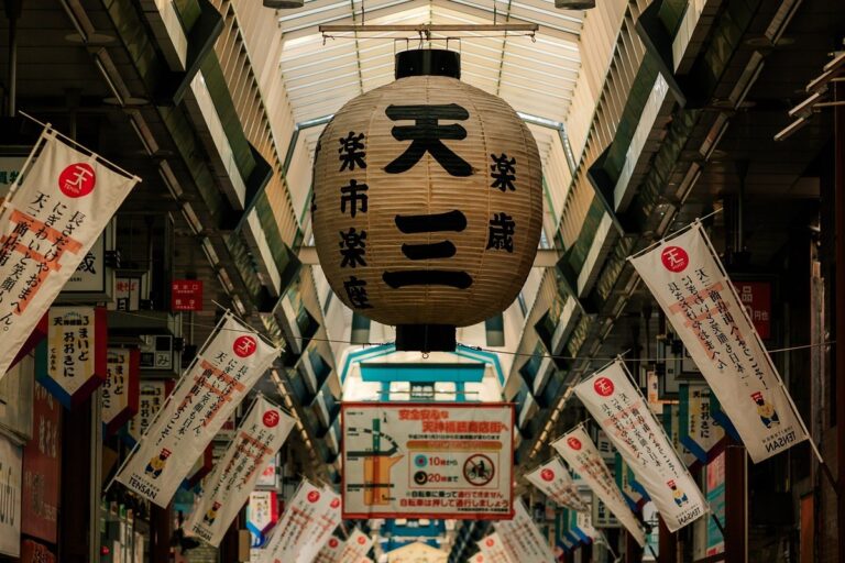 Osaka Arcade Spots: Where to Play in Shopping Streets, Game Centers, and Local Osaka Areas